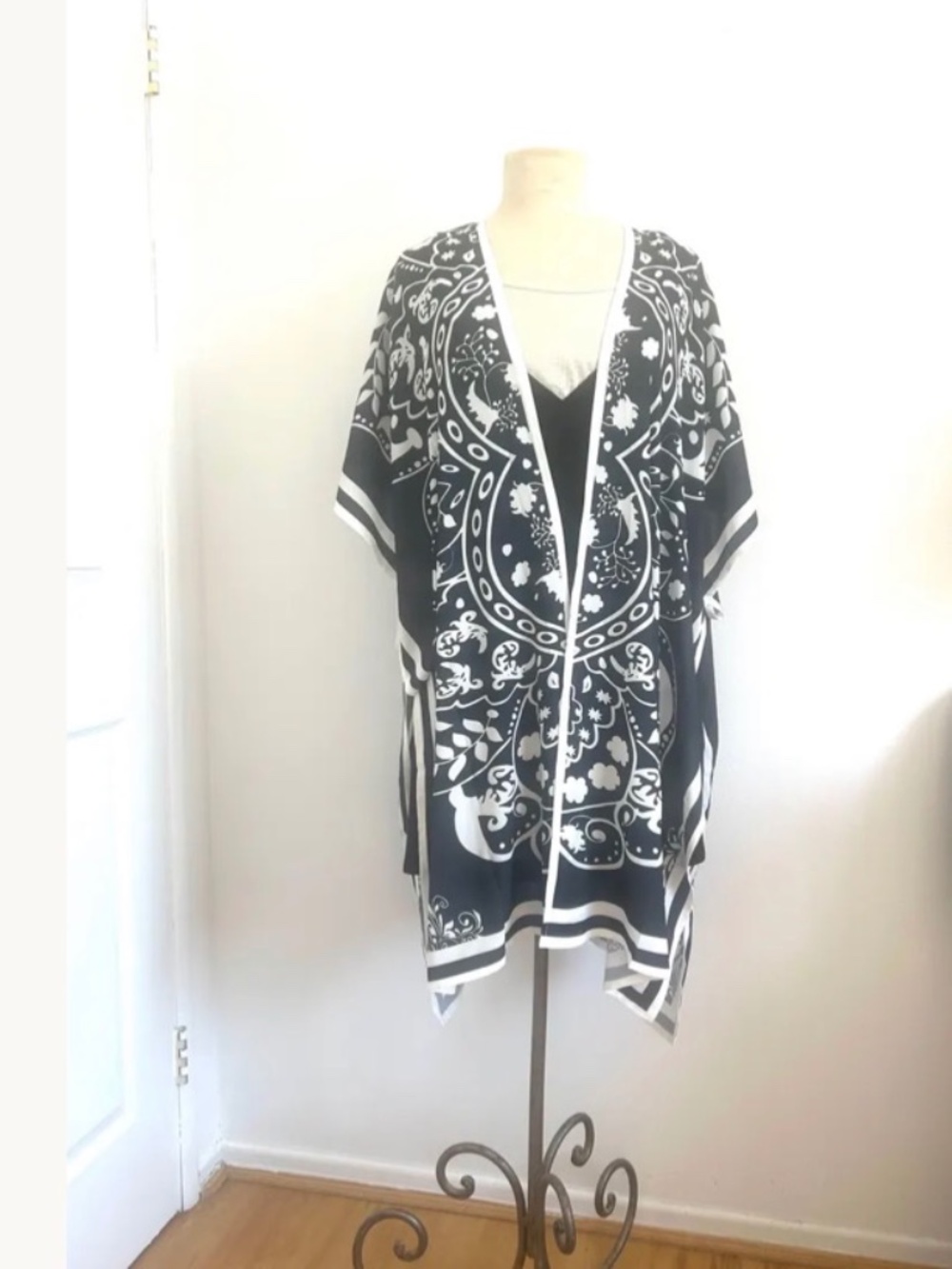 Black and white Kimono Cardigan, cover with sleeves